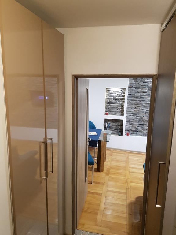 Woodstone Apartment 普洛耶什蒂 外观 照片